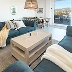 Jg3.6b- Luxury Penthouse With Spacious Balcony *
