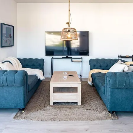 Jg3.6b- Luxury Penthouse With Spacious Balcony
