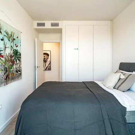 Jg3.6b- Luxury Penthouse With Spacious Balcony *