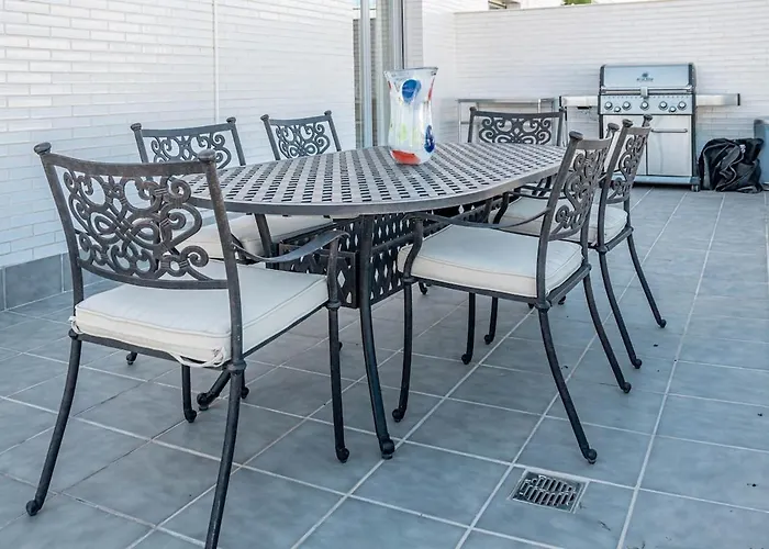 Jg3.6b- Luxury Penthouse With Spacious Balcony